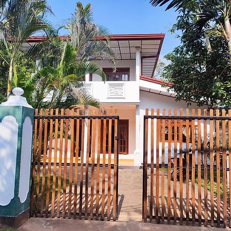 Sithu Guesthouse Bentota Bagian luar foto