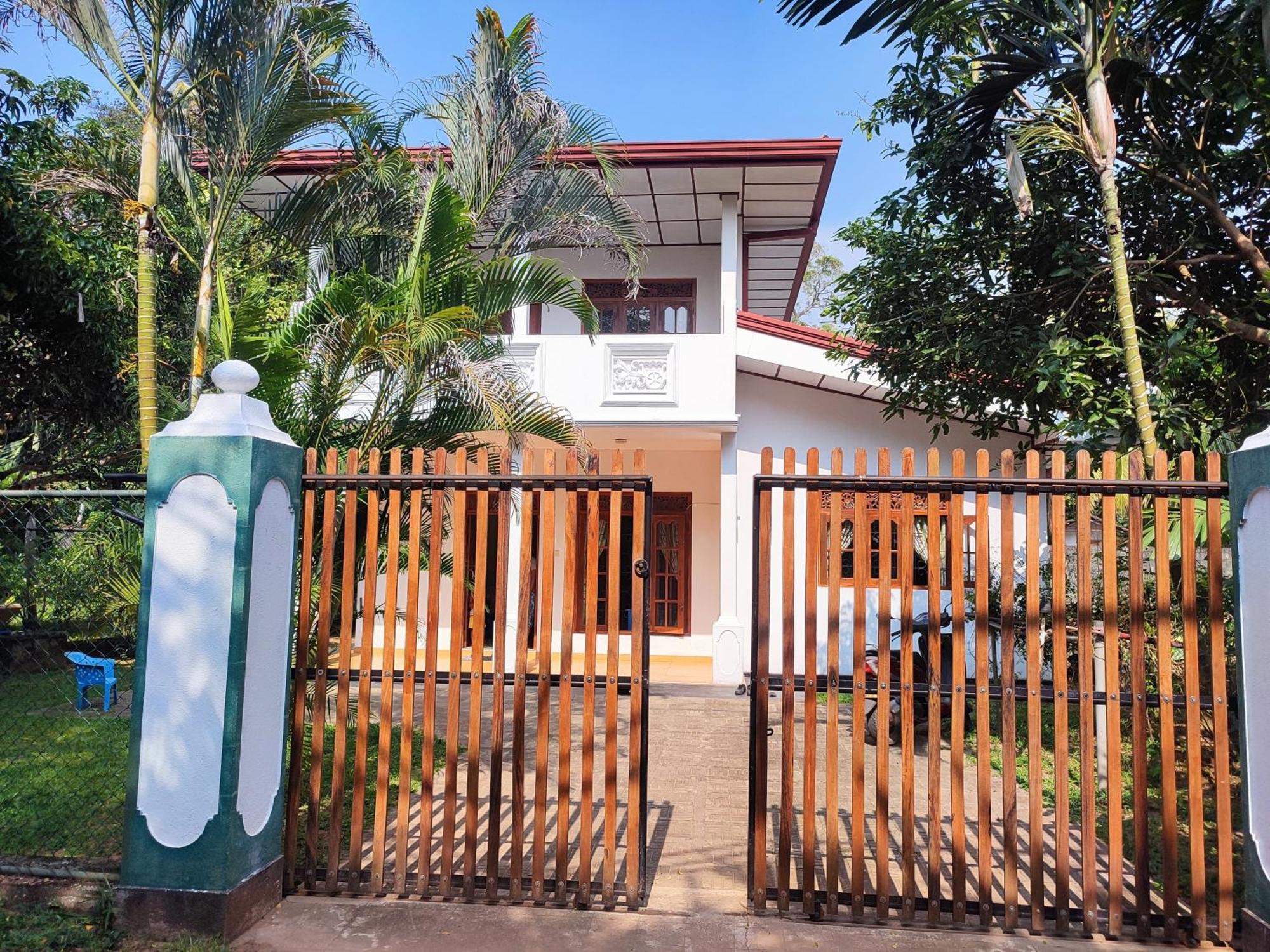 Sithu Guesthouse Bentota Bagian luar foto